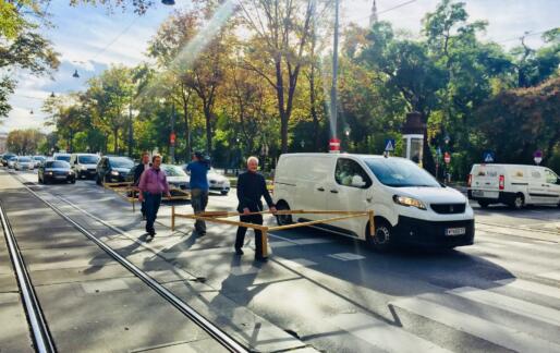 V času pandemije pešci in kolesarji potrebujejo več prostora, avtomobili pa manj