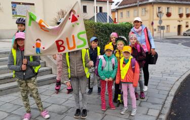 Mesta mestom: Pešbus in Bicivlak v Črni na Koroškem