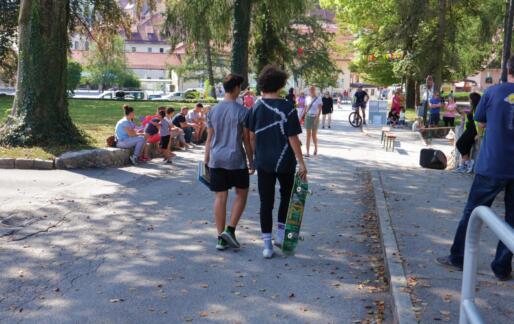 Vabilo za občine: Odprta ulica v vaši občini