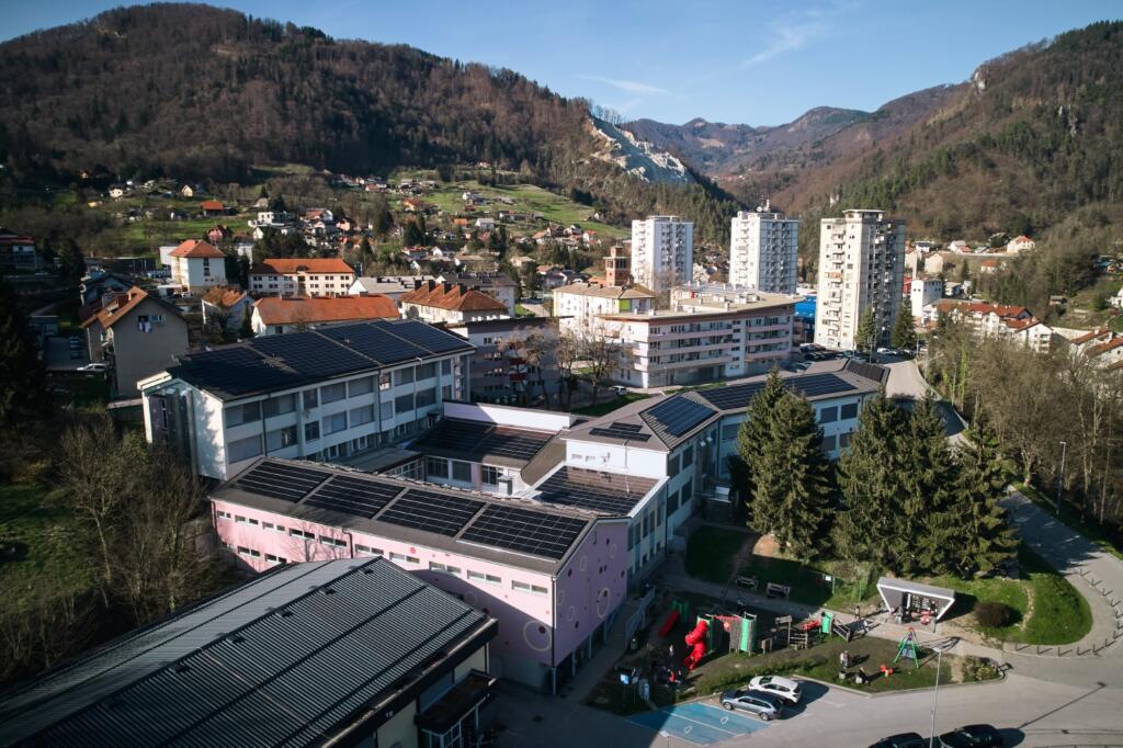 Hrastnik / Skupnostna elektrarna pokriva potrebe 16 gospodinjstev, treh javnih ustanov in dveh lokalnih podjetij. Foto: Timotej Vrtnik/Focus