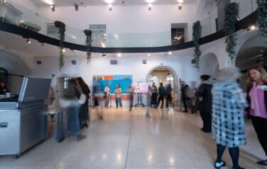 Ženske in javni prostor: kako vključujoče načrtovanje spreminja mesta