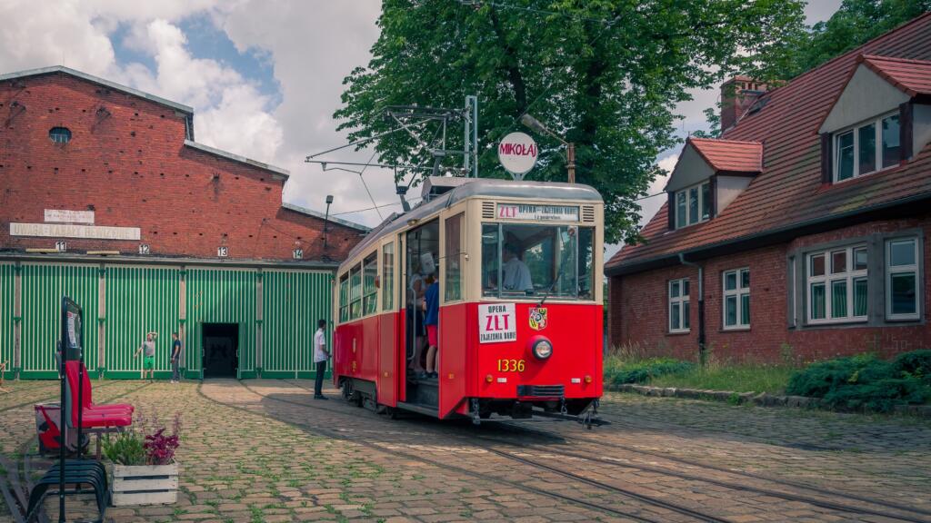 Vroclav / Stari tramvaj pred depojem. Foto: Foto: Dominik Jakielaszek