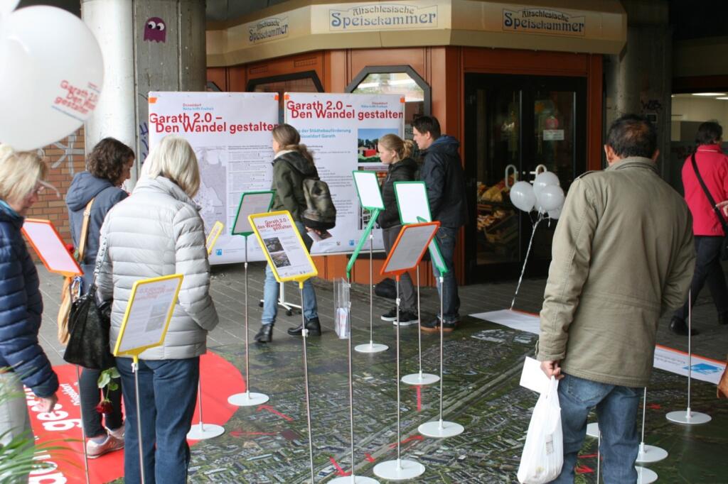 Informativne table pred četrtnim uradom. Foto: Brigitte Kugler, Landeshauptstadt Düsseldorf