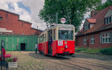 Mesta >> mestom: Kulturni in skupnostni center v tramvajskem depoju