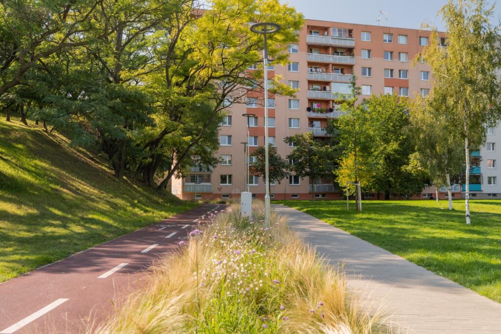 Kolesarska steza in deževni vrt. Foto: Matej Cagala, Lukáš Patrik