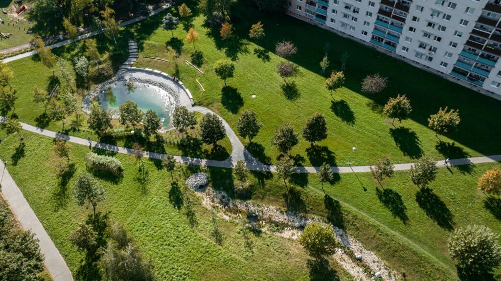 Južna stran soseske z ribnikom in okolico. Foto: Matej Cagala, Lukáš Patrik