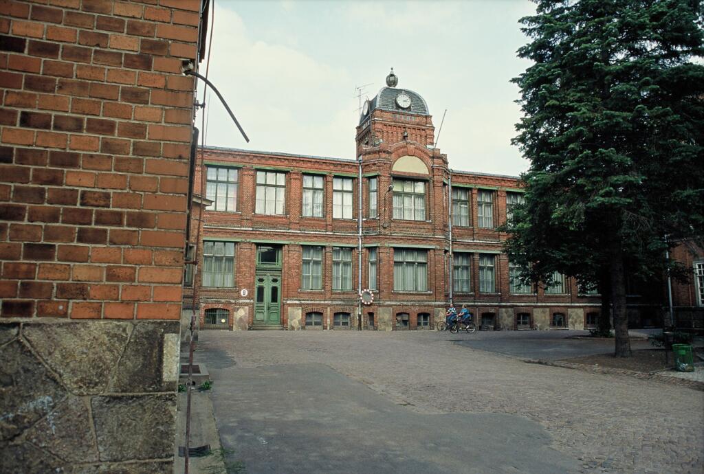 Upravna stavba tovarne po prenovi v mestno hišo leta 2024. Foto: Erik Hoffmann