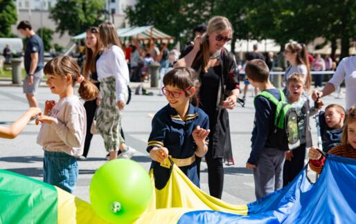 Mesta >> mestom: Mednarodni inkluzivni festival Igraj se z mano