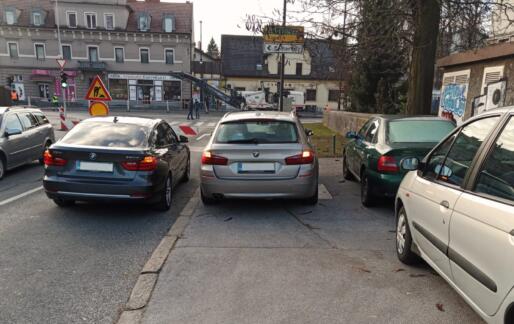 Premalo parkirišč ali preveč avtomobilov?